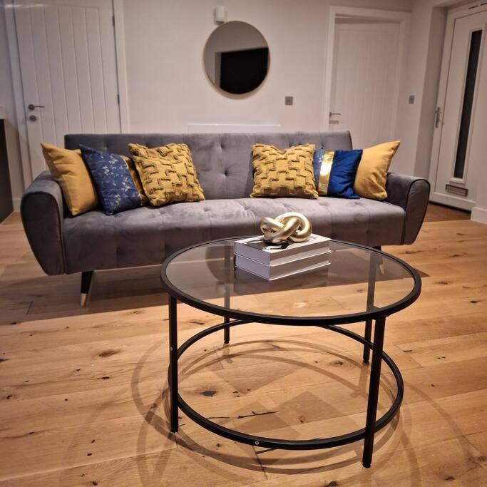 Home At Highgrove - Private Garden & Parking レディング エクステリア 写真